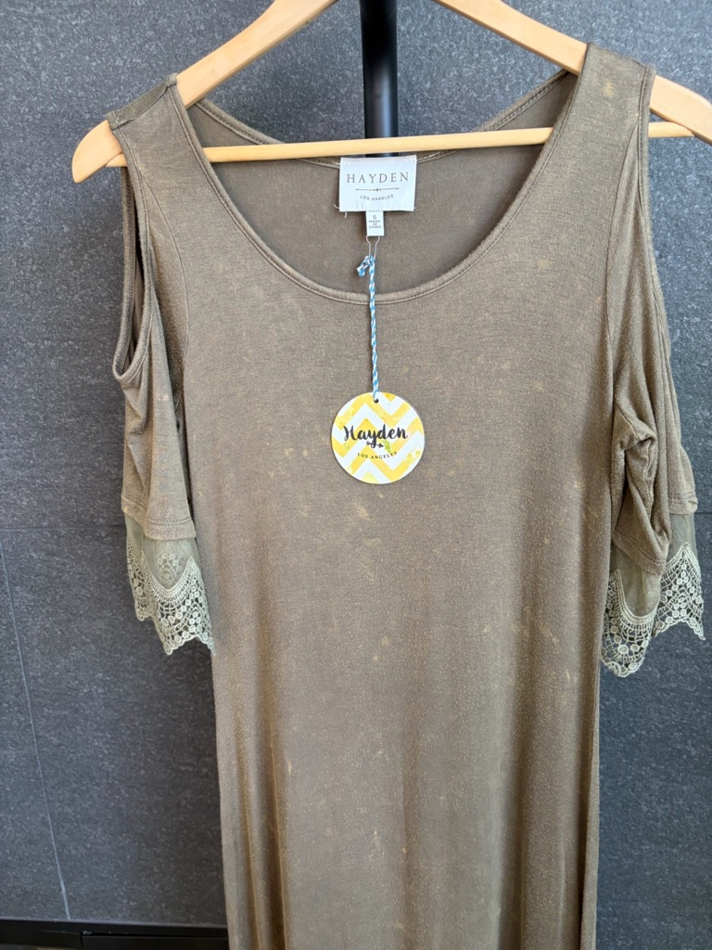 Hayden Los Angeles Cold Shoulder Maxi Dress Size Small - Picture 3 of 13